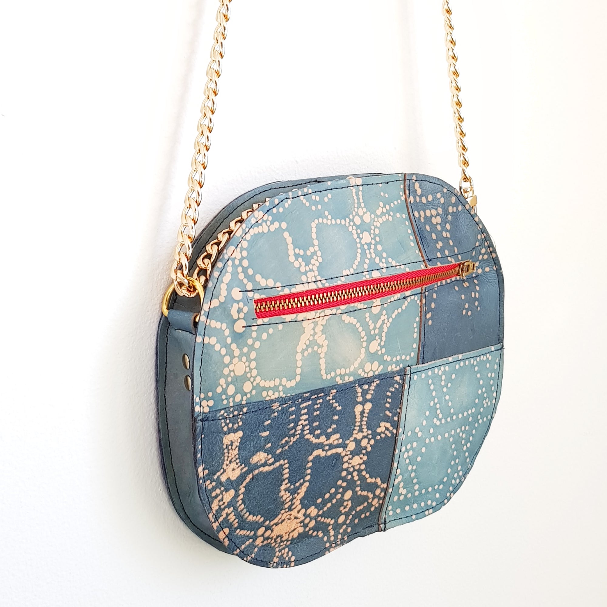 PATCH 03. Mini shoulder bag with adjustable chain strap