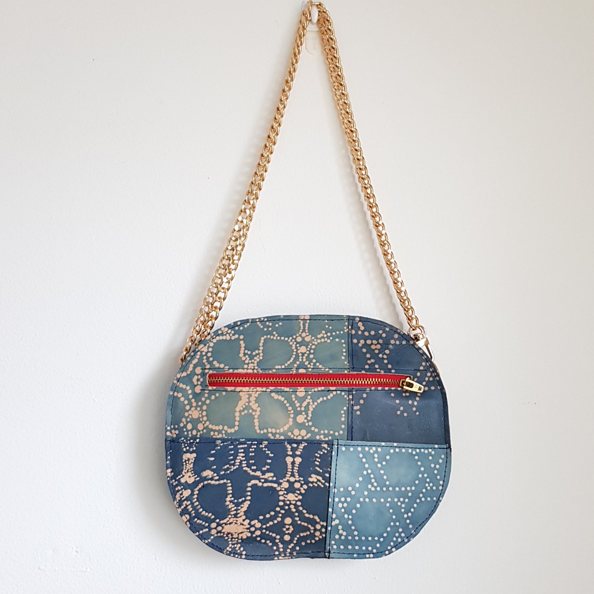 PATCH 03. Mini shoulder bag with adjustable chain strap