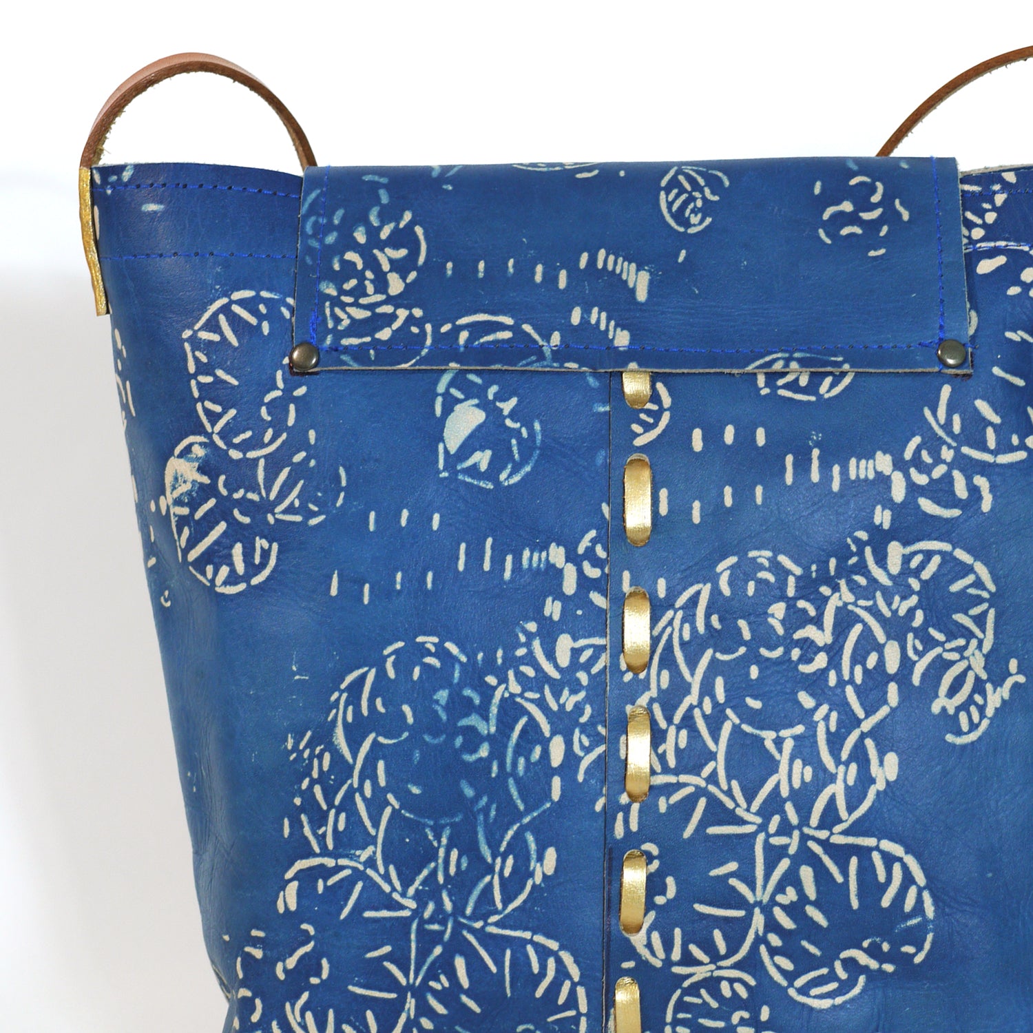 FLORAL INDIGO bucket shoulder bag.