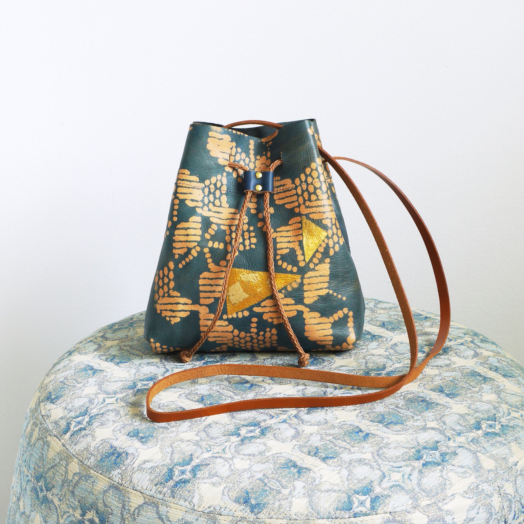 Bucket Bag 02. indigo leather shoulder bag