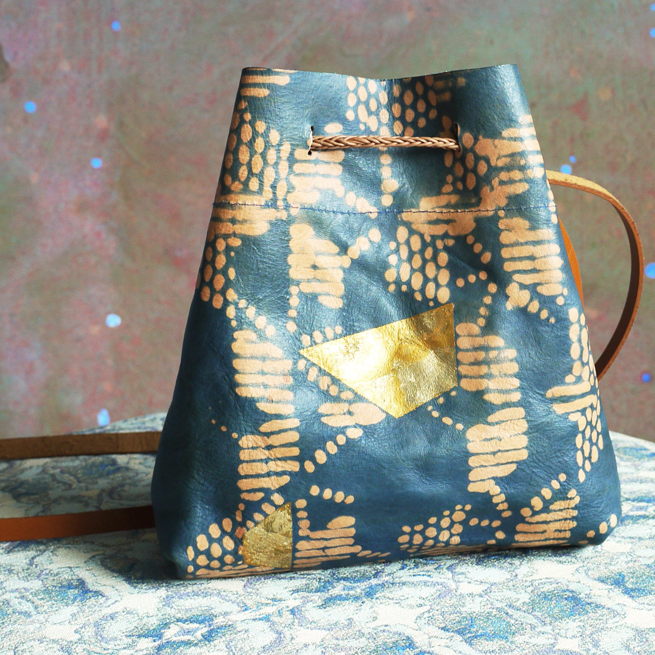 Bucket Bag 02. indigo leather shoulder bag