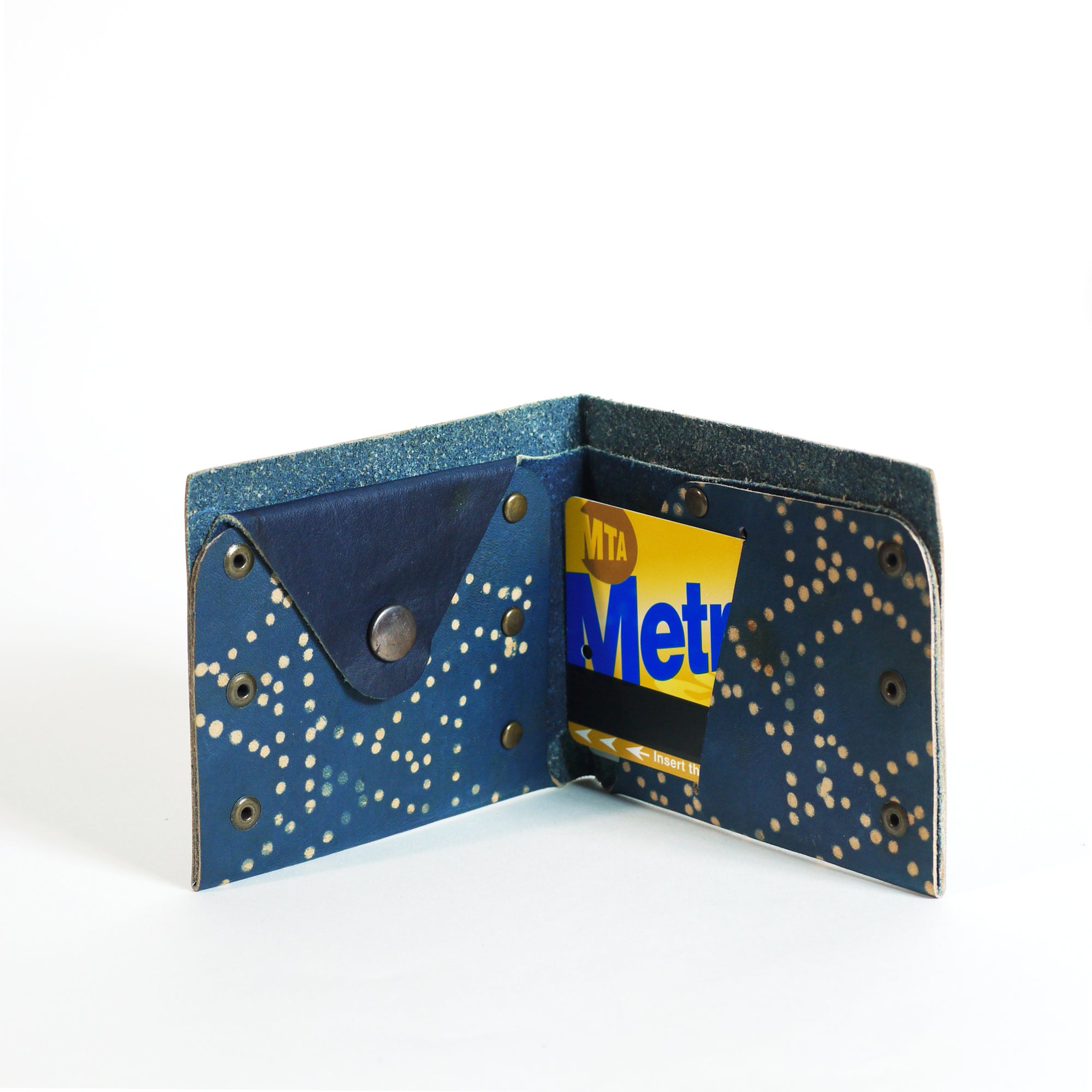 【マックス】 INDIGO LEATHER STADS WALLET INDIGO LEATHER STADS WALLET (MIDDLE) – TMT OFFICIAL ONLINE STORE